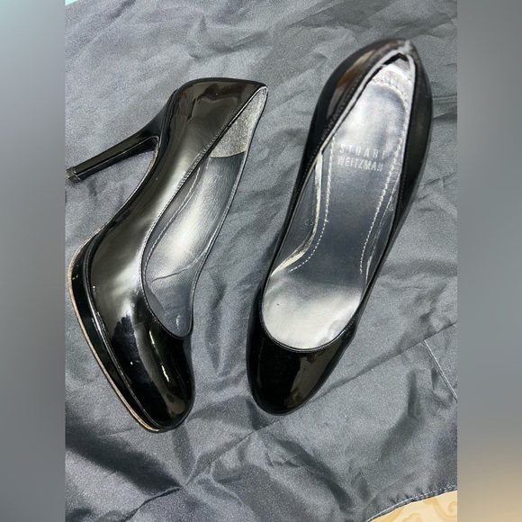 Stuart Weitzman - Black Patent Leather Round Toe Pumps Sz 6 - Picture 4 of 6